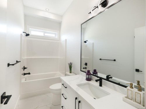 20 Leam Rd, Nanaimo, BC - Indoor Photo Showing Bathroom