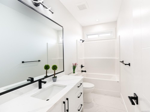 20 Leam Rd, Nanaimo, BC - Indoor Photo Showing Bathroom