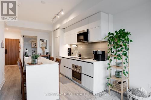 910 - 21 Park Street, Mississauga, ON - Indoor Photo Showing Kitchen