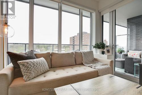 910 - 21 Park Street, Mississauga, ON - Indoor Photo Showing Living Room