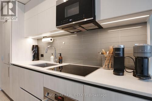 910 - 21 Park Street, Mississauga, ON - Indoor Photo Showing Kitchen With Upgraded Kitchen