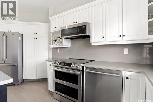 3283 Thames Crescent E, Regina, SK - Indoor Photo Showing Kitchen