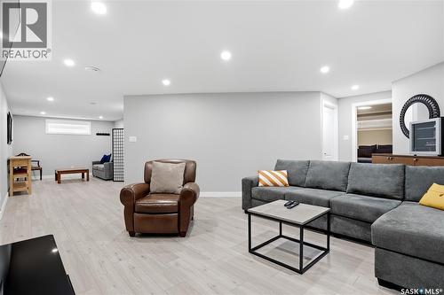 3283 Thames Crescent E, Regina, SK - Indoor