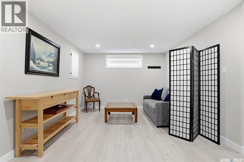 3283 Thames Crescent E, Regina, SK - Indoor