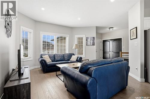 3283 Thames Crescent E, Regina, SK - Indoor Photo Showing Living Room
