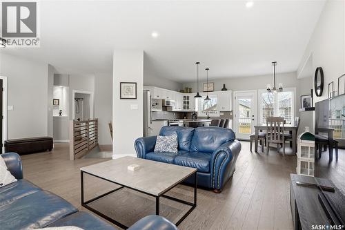 3283 Thames Crescent E, Regina, SK - Indoor Photo Showing Living Room