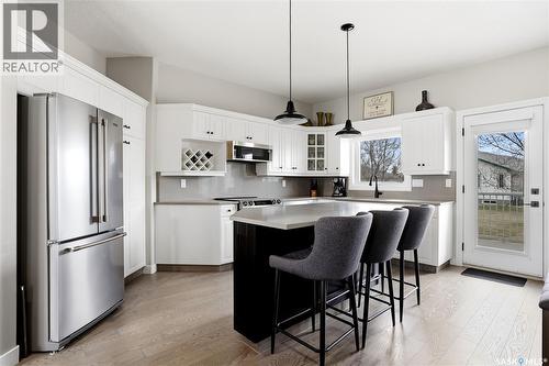 3283 Thames Crescent E, Regina, SK - Indoor Photo Showing Kitchen With Upgraded Kitchen