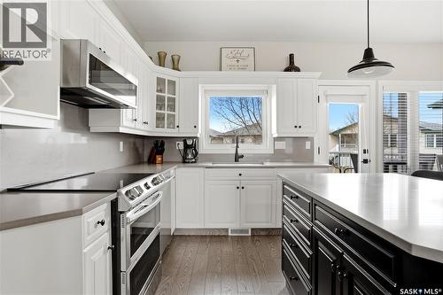 3283 Thames Crescent E, Regina, SK - Indoor Photo Showing Kitchen