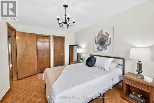7778 Benavon Road, Mississauga, ON - Indoor Photo Showing Bedroom