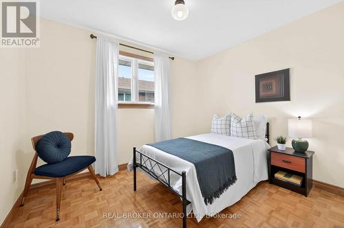 7778 Benavon Road, Mississauga, ON - Indoor Photo Showing Bedroom