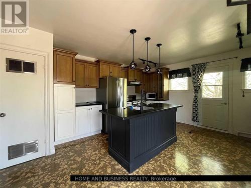 8 Sora Drive, Mississauga, ON - Indoor Photo Showing Kitchen