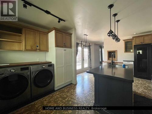 8 Sora Drive, Mississauga, ON - Indoor Photo Showing Laundry Room