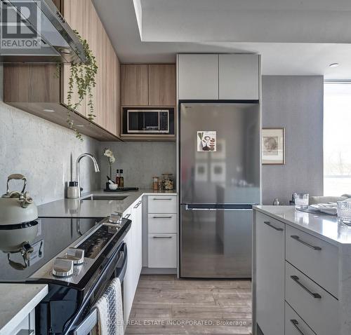 Unit 314 - 314 - 500 Plains Road E, Burlington, ON - Indoor Photo Showing Kitchen With Stainless Steel Kitchen With Upgraded Kitchen