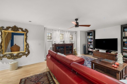 Salle familiale - 1515 Av. Lajoie, Montréal (Outremont), QC - Indoor Photo Showing Living Room
