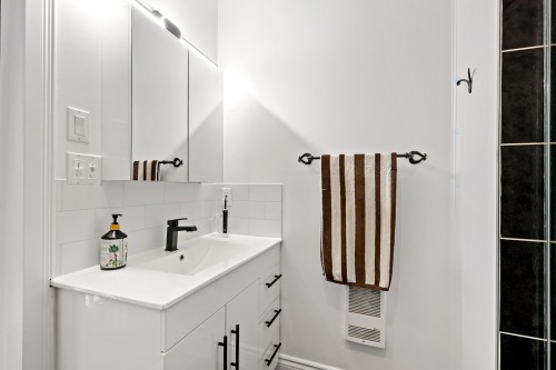 Salle de bains - 7 Rue St-André, Mont-Blanc, QC - Indoor Photo Showing Bathroom