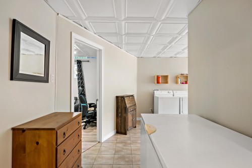 Corridor - 7 Rue St-André, Mont-Blanc, QC - Indoor Photo Showing Laundry Room