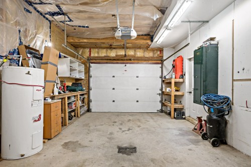 Garage - 7 Rue St-André, Mont-Blanc, QC - Indoor Photo Showing Garage