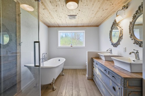 Salle de bains - 17 Ch. De La Rouge, Arundel, QC - Indoor Photo Showing Bathroom