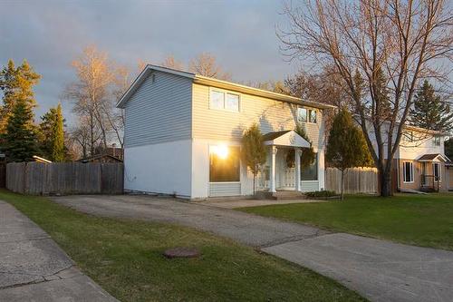 16 Schultz Rd, Pinawa, MB 