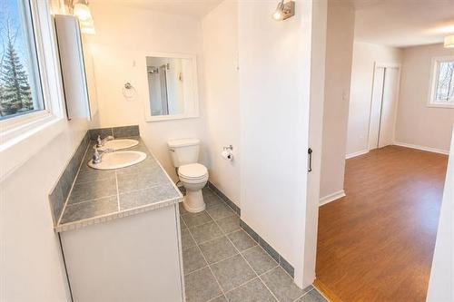 16 Schultz Rd, Pinawa, MB 