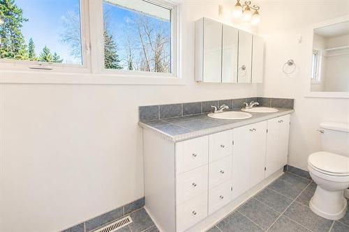 16 Schultz Rd, Pinawa, MB 