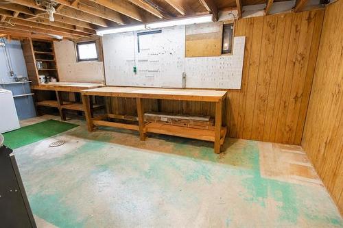 16 Schultz Rd, Pinawa, MB 