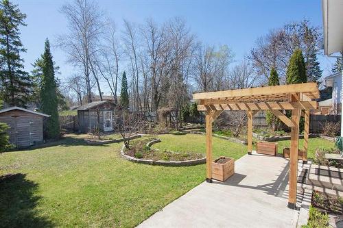 16 Schultz Rd, Pinawa, MB 