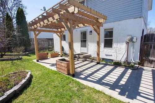 16 Schultz Rd, Pinawa, MB 