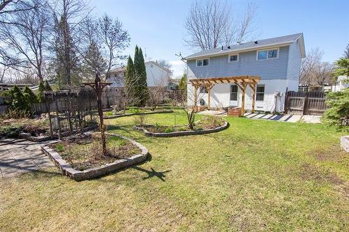 16 Schultz Rd, Pinawa, MB 