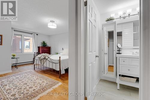 106 Stratas Court N, Ottawa, ON 