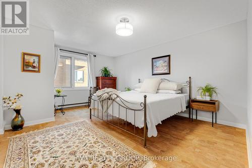 106 Stratas Court N, Ottawa, ON 