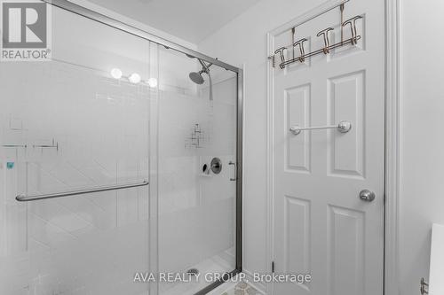 106 Stratas Court N, Ottawa, ON 