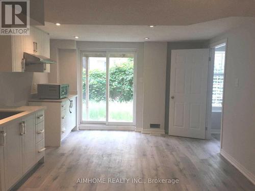 Lower - 71 Dewpoint Road, Vaughan, ON - Indoor Photo Showing Kitchen