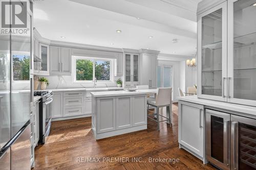 248 Forest Drive, Vaughan, ON - Indoor Photo Showing Kitchen With Upgraded Kitchen