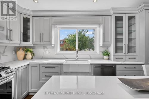 248 Forest Drive, Vaughan, ON - Indoor Photo Showing Kitchen With Upgraded Kitchen