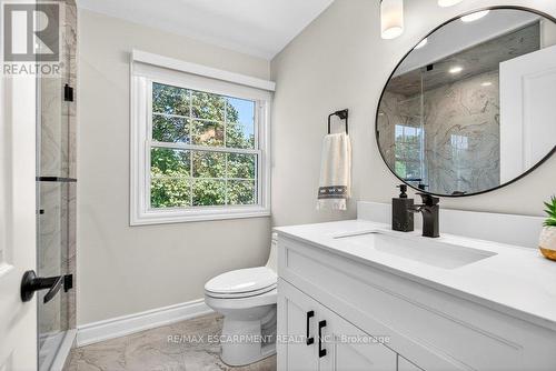 350 East Side Crescent, Burlington, ON - Indoor Photo Showing Bathroom