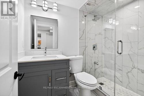 350 East Side Crescent, Burlington, ON - Indoor Photo Showing Bathroom