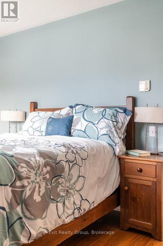 7 Cretney Drive, Prince Edward County (Wellington Ward), ON - Indoor Photo Showing Bedroom