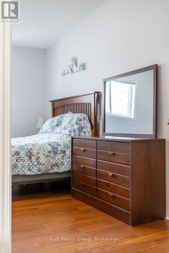 7 Cretney Drive, Prince Edward County (Wellington Ward), ON - Indoor Photo Showing Bedroom