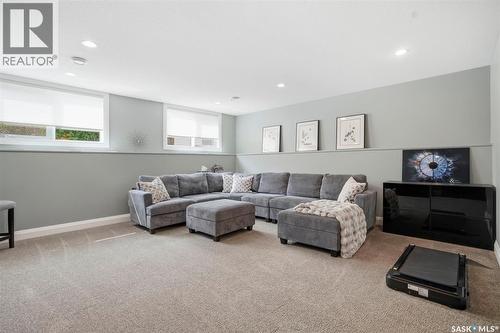 303 Brookmore Crescent, Saskatoon, SK - Indoor Photo Showing Living Room