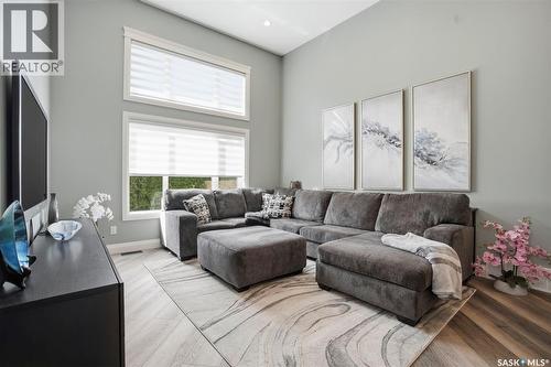 303 Brookmore Crescent, Saskatoon, SK - Indoor Photo Showing Living Room