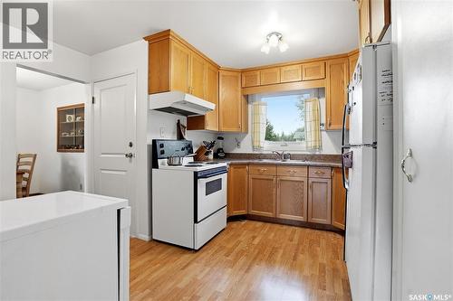 2362 Easthill, Saskatoon, SK - Indoor Photo Showing Kitchen With Double Sink