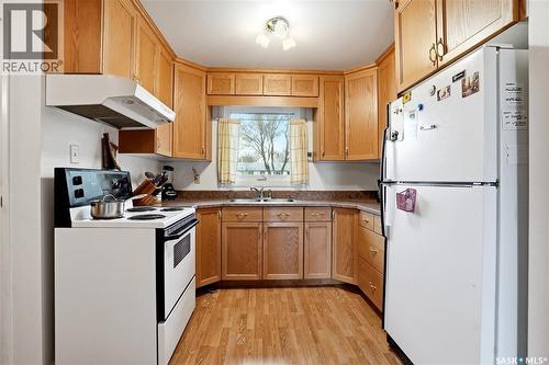 2362 Easthill, Saskatoon, SK - Indoor Photo Showing Kitchen With Double Sink