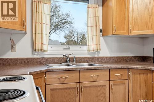2362 Easthill, Saskatoon, SK - Indoor Photo Showing Kitchen With Double Sink