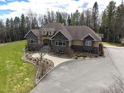 791 Hilldale Road Thunder Bay, ON P7G 1Z9