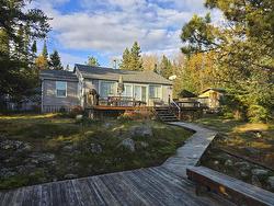 351 Amethyst Harbour Cliff Road Thunder Bay, ON P7A 0B4