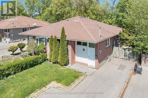 71 HARRISON DRIVE  Newmarket, ON L3Y 4P3