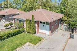 71 HARRISON DRIVE Newmarket, ON L3Y 4P3