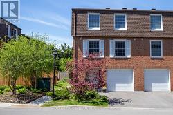 8 MOORSIDE PRIVATE  Ottawa, ON K2C 3P4