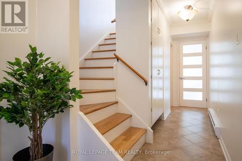 Entrance foyer - 8 Moorside Private, Ottawa, ON - Indoor Photo Showing Other Room
